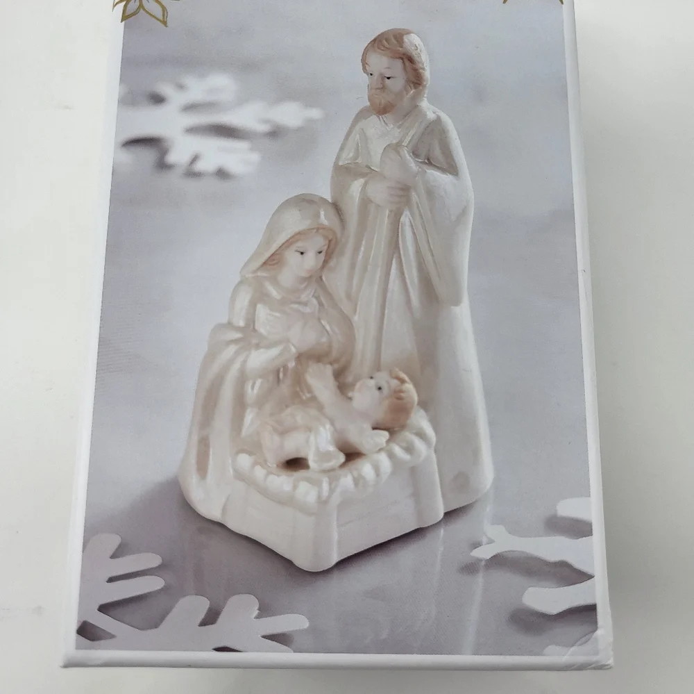 Pier 1 Holy Family Nativity Baby Jesus Mary Joseph Christmas iridescent Figurine